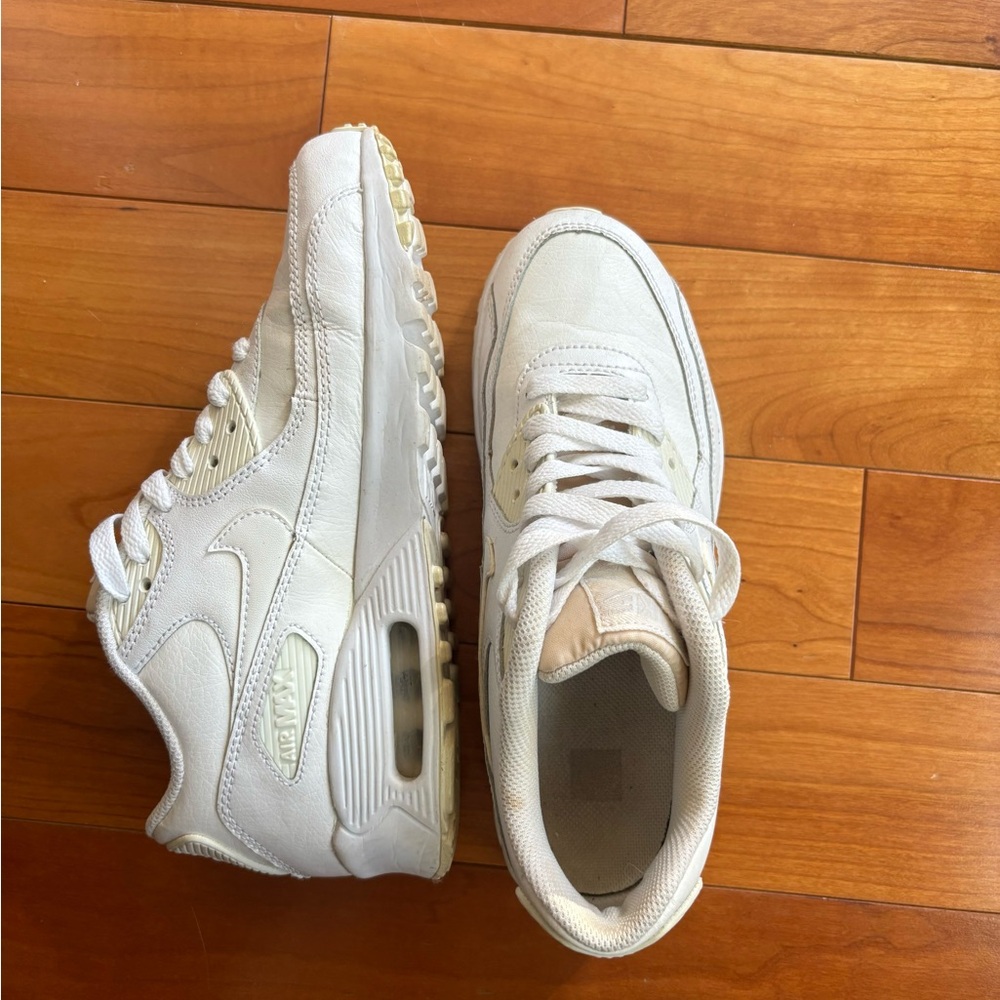 Nike Women’s Cream/Off-White Leather Sneakers